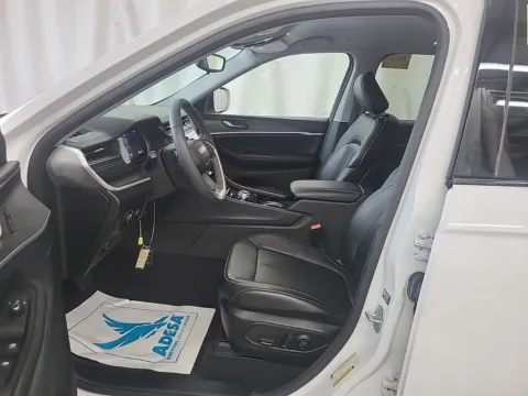 Another view of 2023 Jeep Grand Cherokee Limited for sale in St. Charles, MO at Clement Supercenter