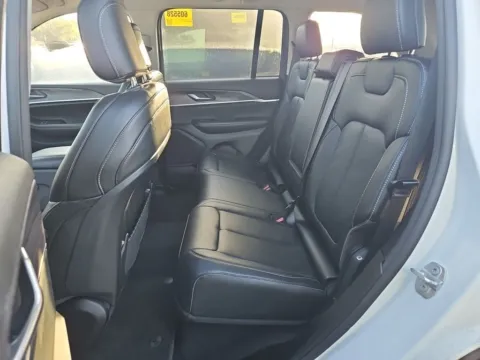 More photos of 2023 Jeep Grand Cherokee Limited at Clement Supercenter, MO