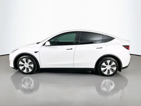 More photos of 2022 Tesla Model Y Long Range at Clement Supercenter, MO