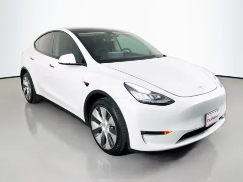 More photos of 2022 Tesla Model Y Long Range at Clement Supercenter, MO
