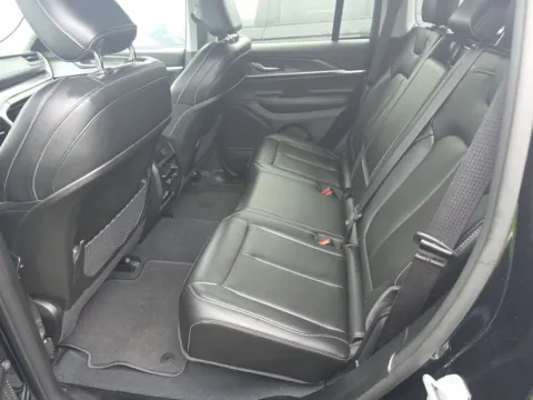 More photos of 2023 Jeep Grand Cherokee Limited at Clement Supercenter, MO