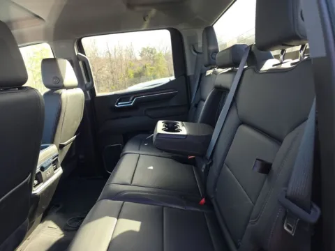 More photos of 2022 GMC Sierra 1500 SLT at Clement Supercenter, MO