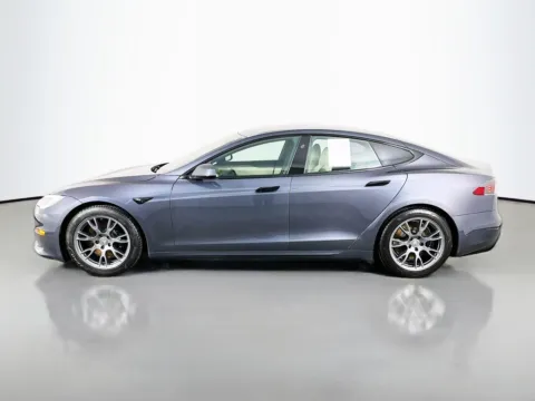 More photos of 2022 Tesla Model S at Clement Supercenter, MO