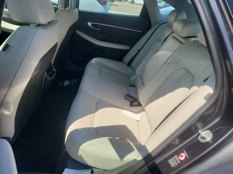 More photos of 2022 Hyundai Sonata Limited at Clement Supercenter, MO