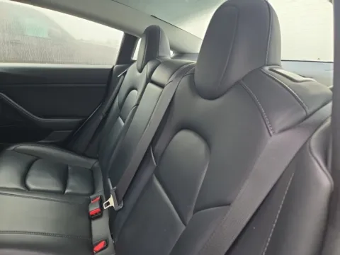 More photos of 2021 Tesla Model 3 Standard Range Plus at Clement Supercenter, MO