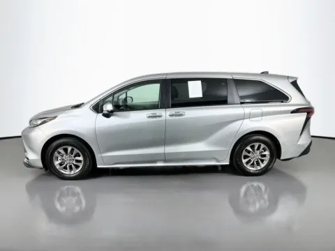 More photos of 2023 Toyota Sienna XLE at Clement Supercenter, MO