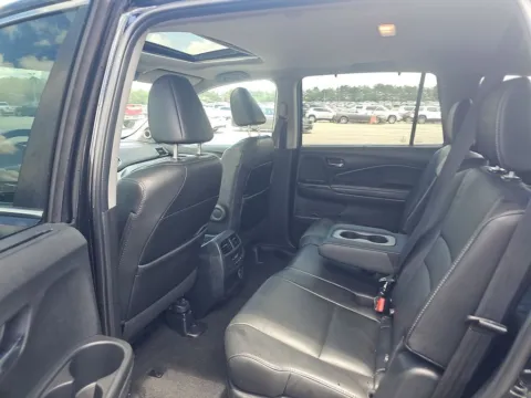 More photos of 2021 Honda Pilot EX-L at Clement Supercenter, MO