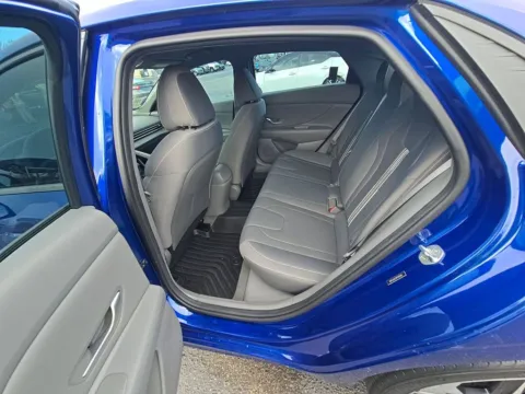 More photos of 2023 Hyundai Elantra SEL at Clement Supercenter, MO