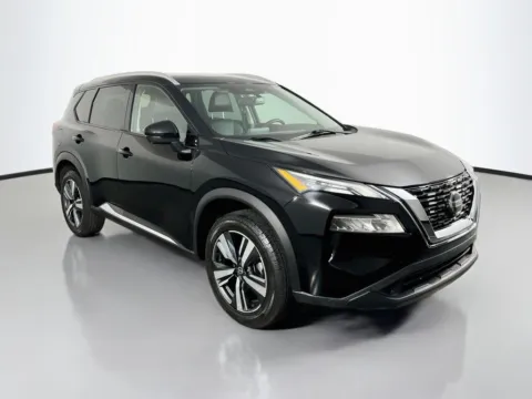 More photos of 2021 Nissan Rogue SL at Clement Supercenter, MO
