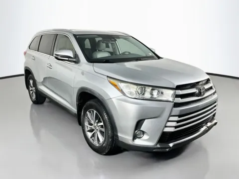 Another view of 2019 Toyota Highlander XLE for sale in St. Charles, MO at Clement Supercenter