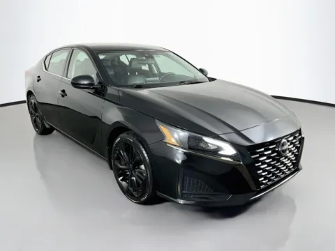 Another view of 2023 Nissan Altima 2.5 SR for sale in St. Charles, MO at Clement Supercenter