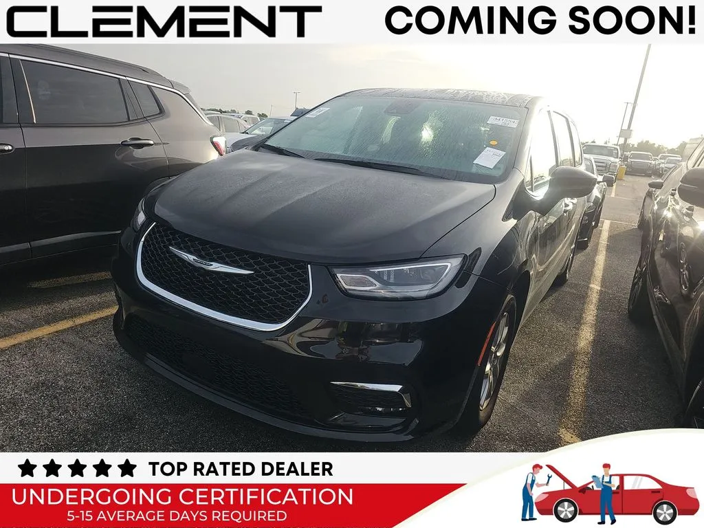 Black 2023 Chrysler Pacifica Touring L for sale in St. Charles, MO
