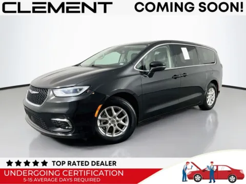 Black 2023 Chrysler Pacifica Touring L for sale in St. Charles, MO