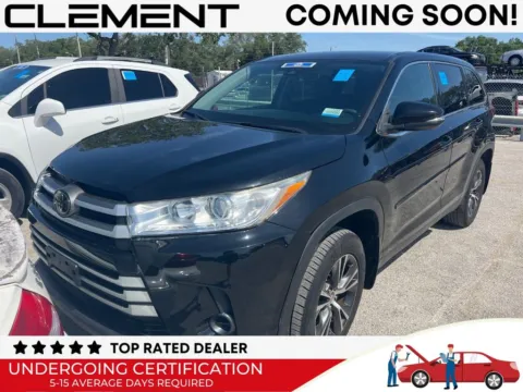Black 2019 Toyota Highlander LE for sale in St. Charles, MO