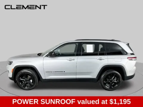 More photos of 2022 Jeep Grand Cherokee Altitude at Clement Supercenter, MO