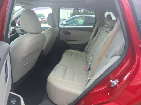 More photos of 2021 Nissan Rogue SL at Clement Supercenter, MO