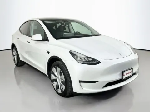 More photos of 2023 Tesla Model Y Long Range at Clement Supercenter, MO