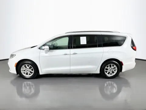 More photos of 2021 Chrysler Pacifica Touring L at Clement Supercenter, MO