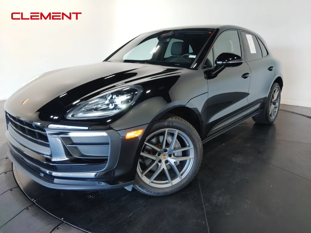 Black 2022 Porsche Macan for sale in St. Charles, MO
