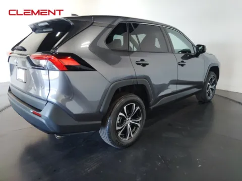 More photos of 2022 Toyota RAV4 LE at Clement Supercenter, MO