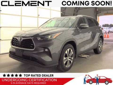 Gray 2023 Toyota Highlander Hybrid XLE for sale in St. Charles, MO