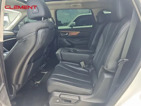 More photos of 2022 Acura MDX 3.5L at Clement Supercenter, MO