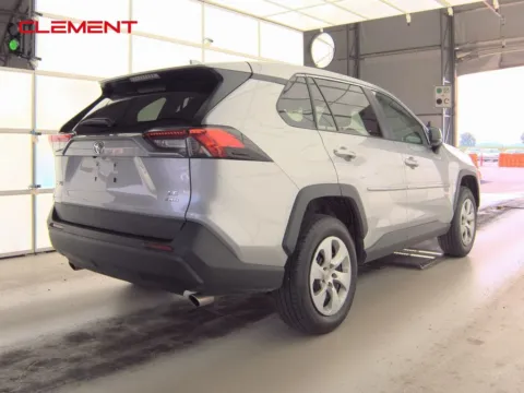 More photos of 2022 Toyota RAV4 LE at Clement Supercenter, MO