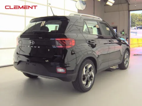 More photos of 2023 Hyundai Venue SEL at Clement Supercenter, MO