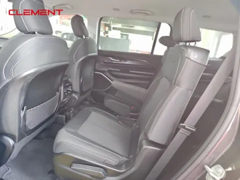 More photos of 2022 Jeep Grand Cherokee L Laredo at Clement Supercenter, MO