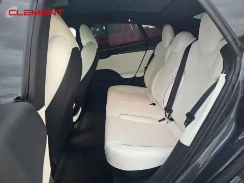 More photos of 2022 Tesla Model S Plaid at Clement Supercenter, MO
