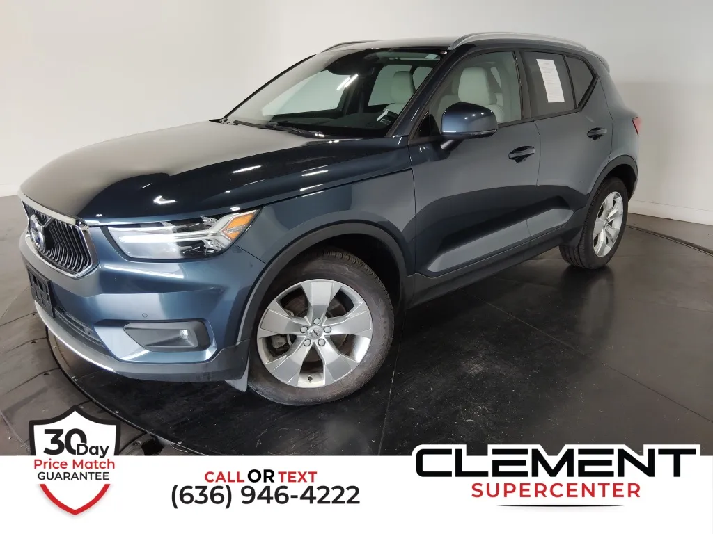 Blue 2022 Volvo XC40 Momentum for sale in St. Charles, MO