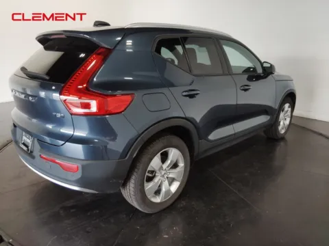 More photos of 2022 Volvo XC40 Momentum at Clement Supercenter, MO