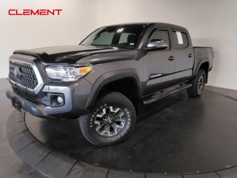 Black 2018 Toyota Tacoma for sale in St. Charles, MO