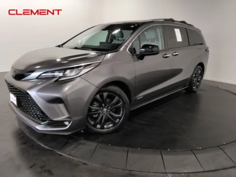 Gray 2021 Toyota Sienna XSE for sale in St. Charles, MO