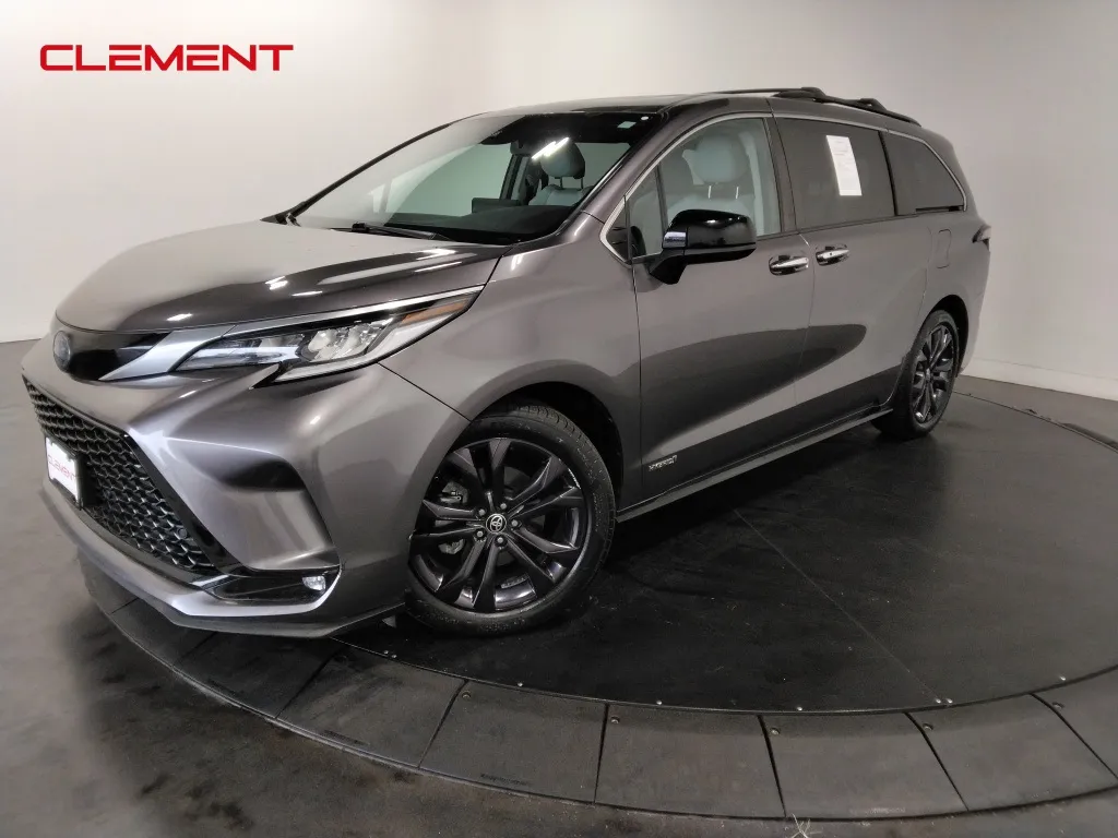 Gray 2021 Toyota Sienna XSE for sale in St. Charles, MO