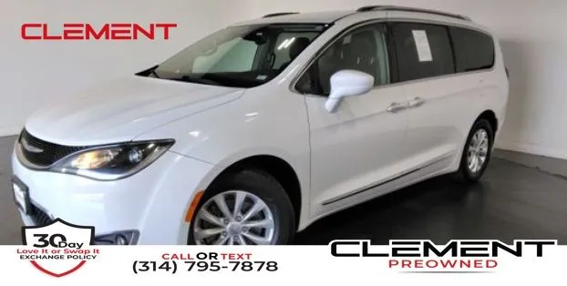White 2018 Chrysler Pacifica Touring L for sale in Florissant, MO