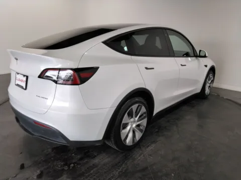 More photos of 2023 Tesla Model Y Long Range at Clement Pre-Owned, MO