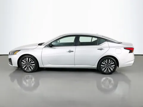 More photos of 2024 Nissan Altima 2.5 SV at Clement Pre-Owned, MO
