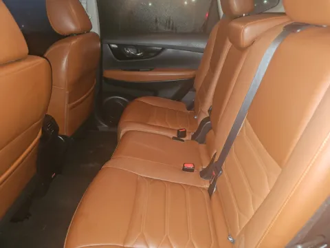 More photos of 2019 Nissan Rogue SL at Clement Pre-Owned, MO