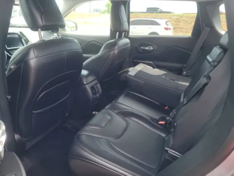More photos of 2019 Jeep Cherokee Limited at Clement Pre-Owned, MO