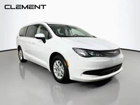 More photos of 2022 Chrysler Voyager LX at Clement Pre-Owned, MO
