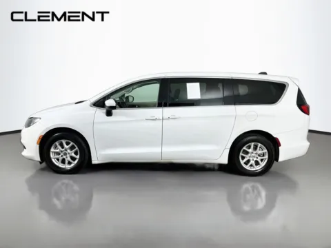 More photos of 2022 Chrysler Voyager LX at Clement Pre-Owned, MO