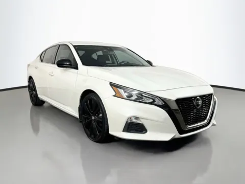 Another view of 2022 Nissan Altima 2.5 SR for sale in Florissant, MO at Clement Pre-Owned