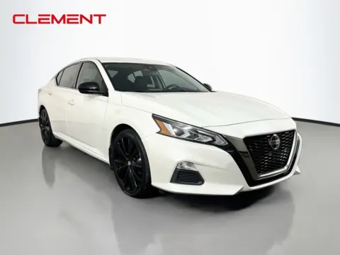 More photos of 2022 Nissan Altima 2.5 SR at Clement Pre-Owned, MO