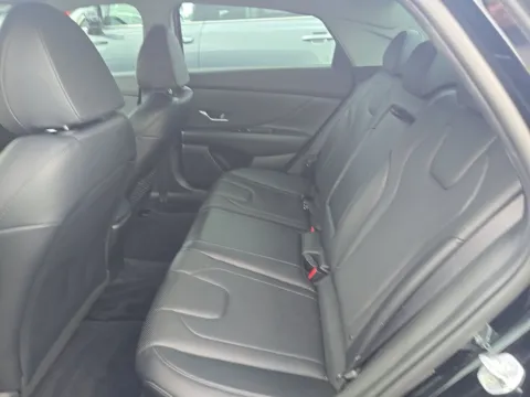 More photos of 2022 Hyundai Elantra Limited at Clement Pre-Owned, MO