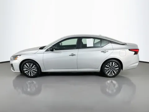 More photos of 2024 Nissan Altima 2.5 SV at Clement Pre-Owned, MO