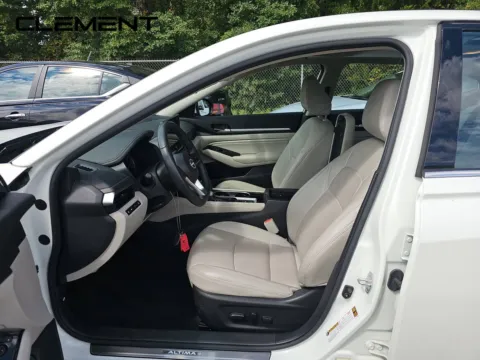 More photos of 2023 Nissan Altima 2.5 SL at Clement Pre-Owned, MO