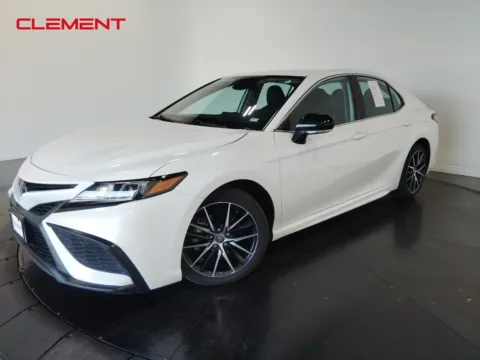 White 2023 Toyota Camry SE Nightshade for sale in Florissant, MO