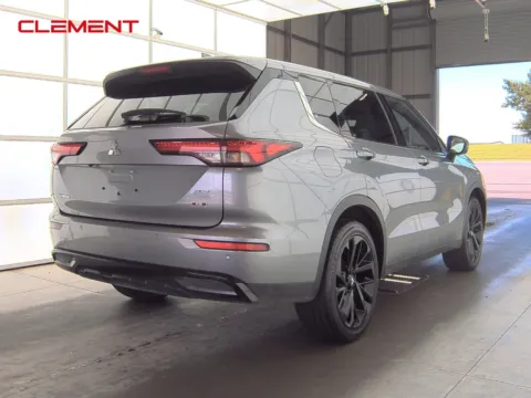 More photos of 2023 Mitsubishi Outlander SE Black Edition at Clement Pre-Owned, MO