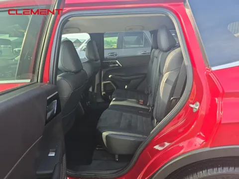More photos of 2023 Mitsubishi Outlander SE at Clement Pre-Owned, MO